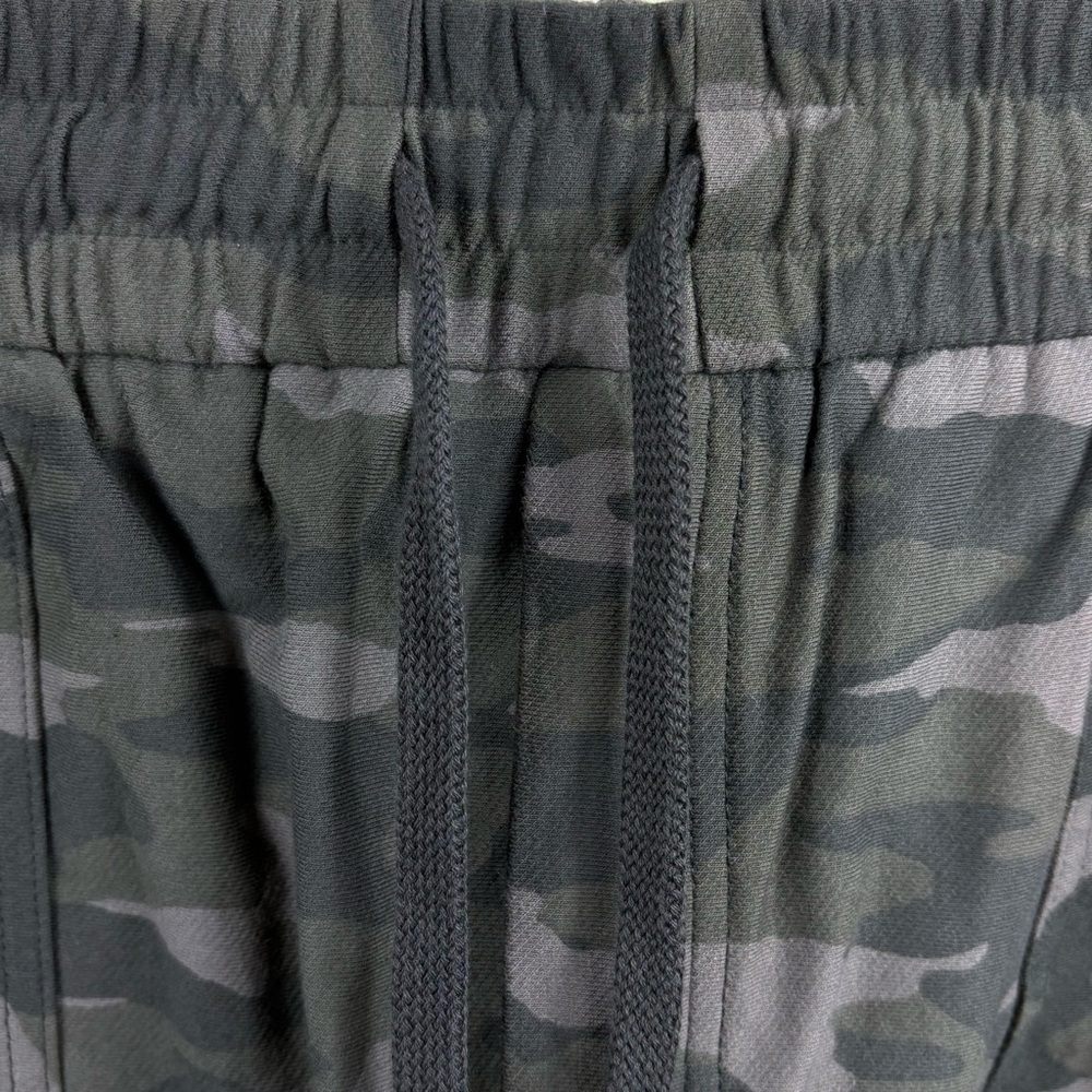 NWT Women's Athleta Camo Farallon Semi-Fitted Organic Cotton Shorts 0301 - Picture 4 of 8